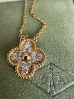 Collier pendentif Van Cleef & Arpels Vintage Alhambra en or jaune 18 carats et diamants – Image 2