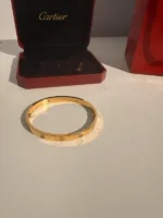 Cartier Love modèle classique, Or jaune 750/1000 Serti de 4 diamants