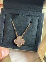 Van Cleef & Arpels Or jaune 750/1000, Nacre